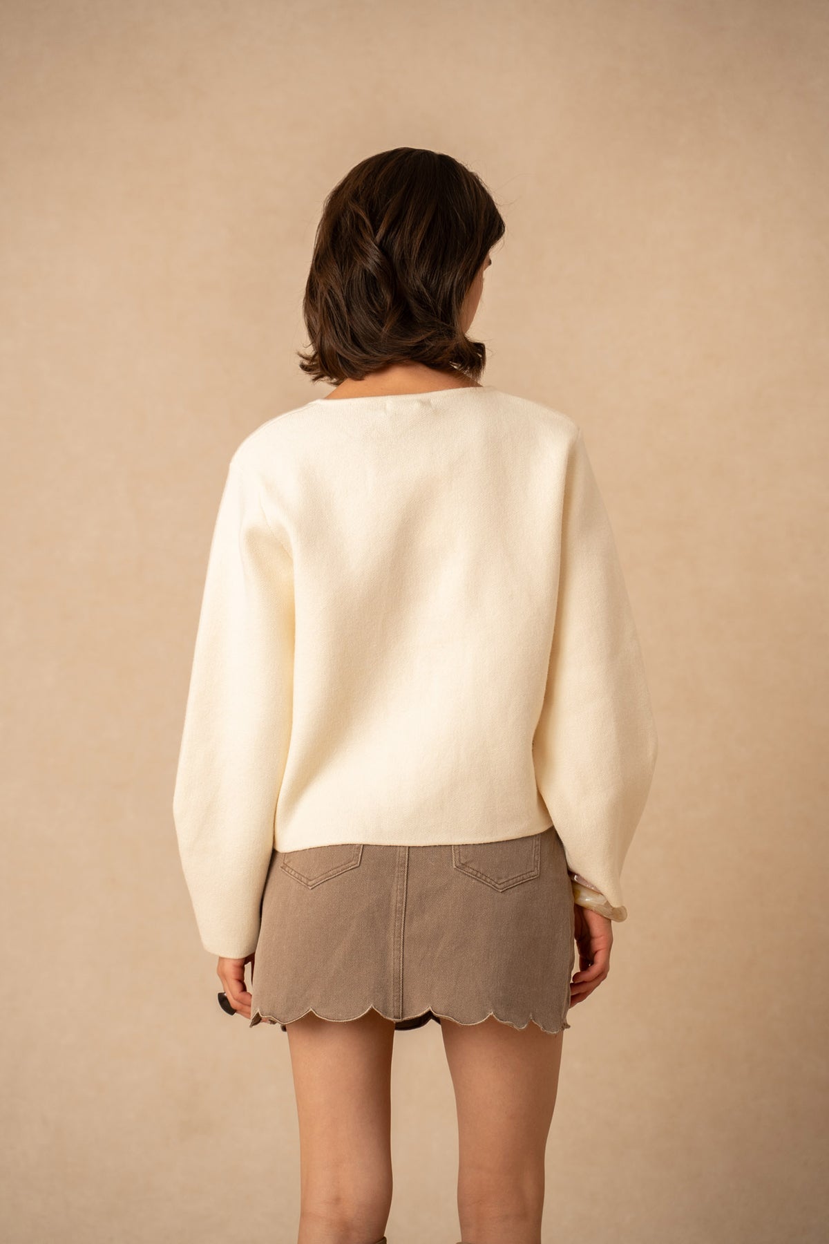 Cardigan med store knapper YP2085 - Beige