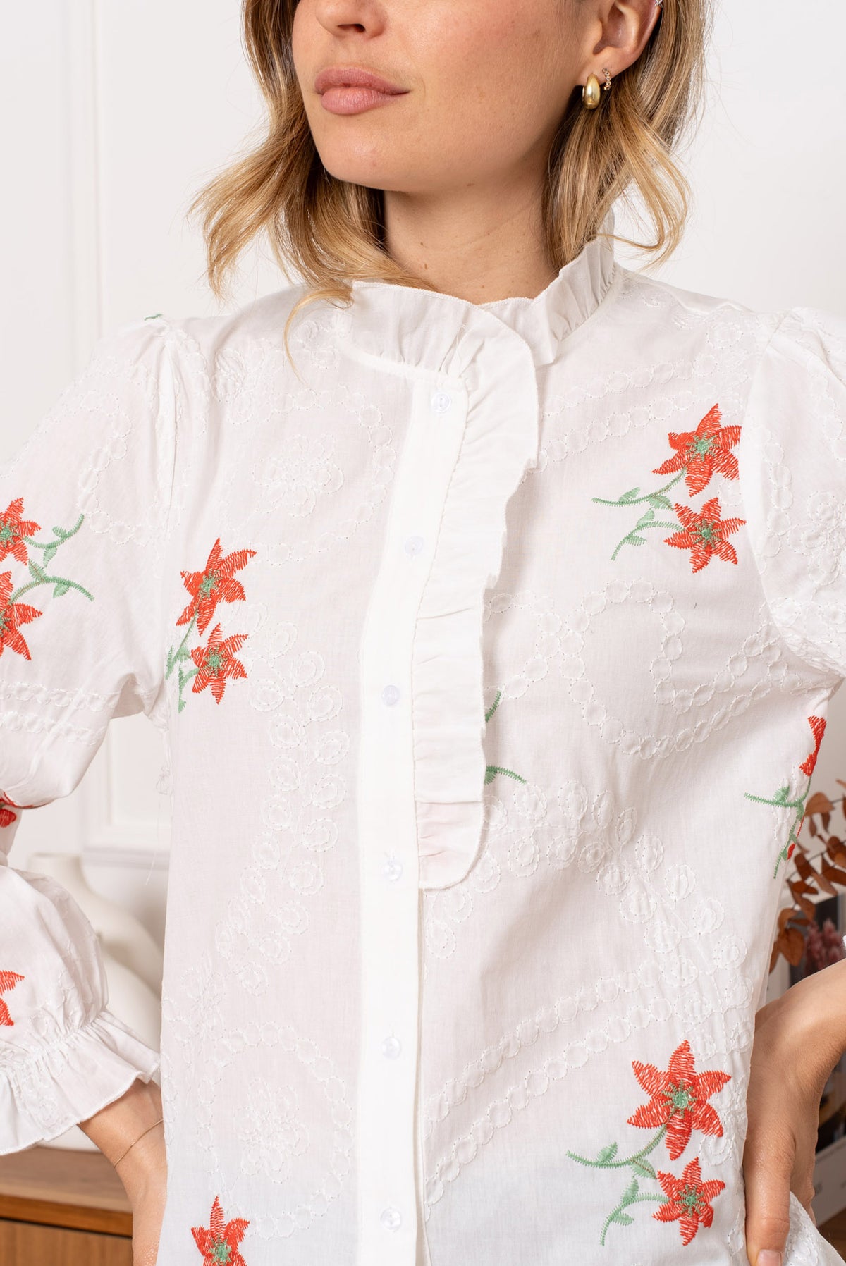 Bluse med broderi - Hvit