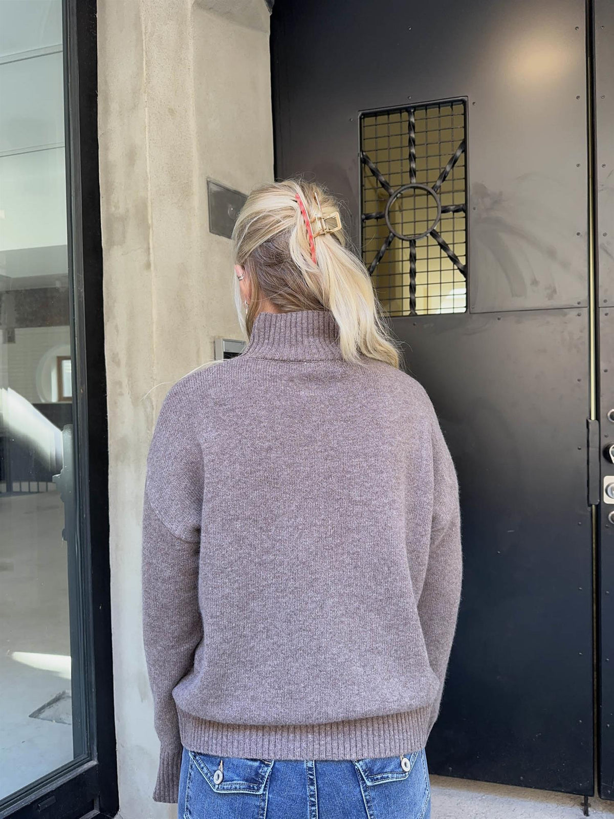 Ullgenser med mockneck - Gråbrun