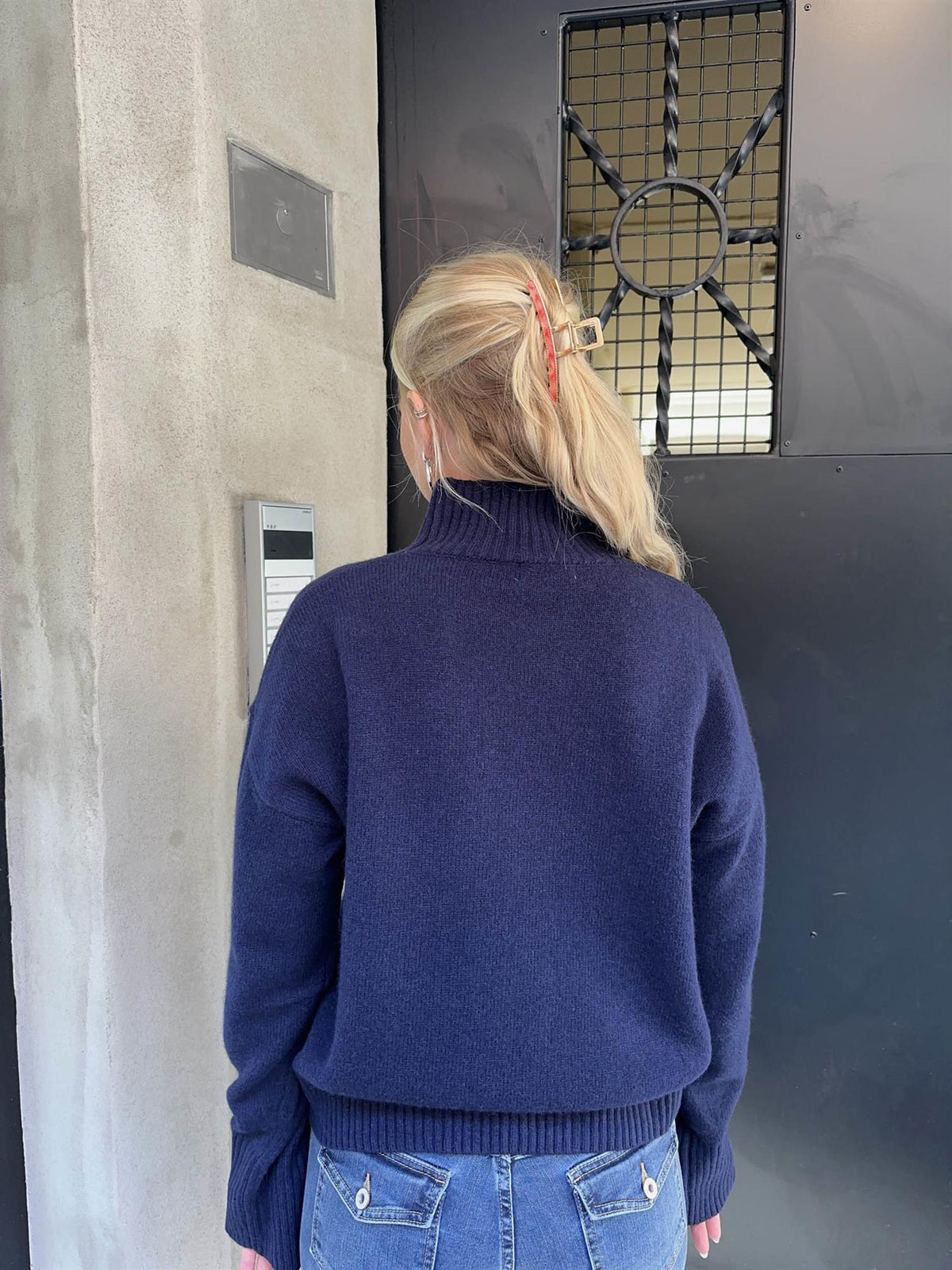 Ullgenser med mockneck - Marineblå