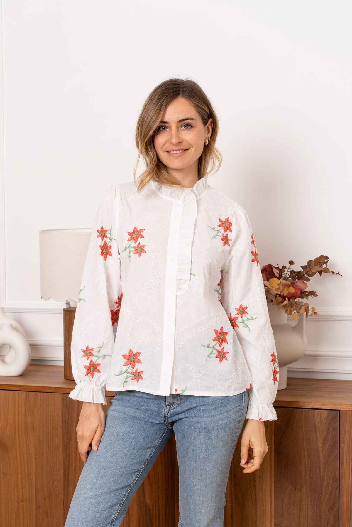 Bluse med broderi - Hvit