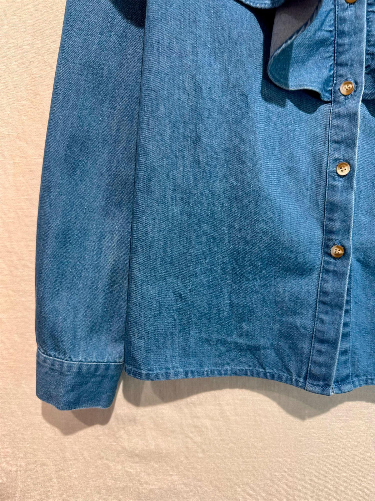 Denimbluse med volanger - Blå Denim