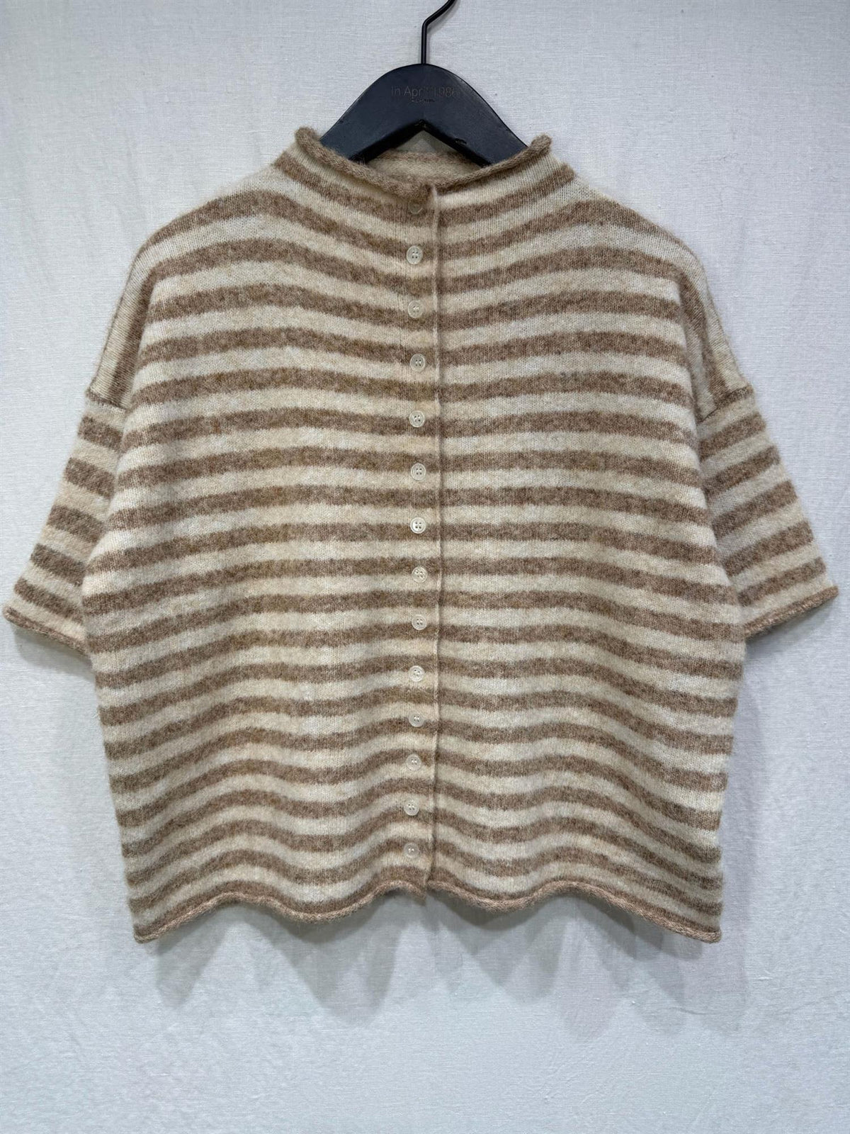 Kortermet strikkecardigan - Beige/Hvit