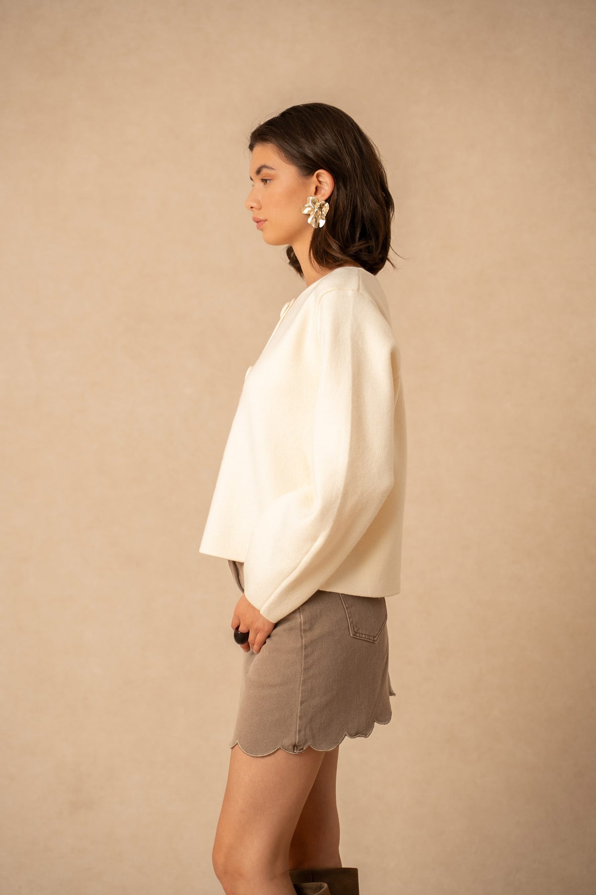 Cardigan med store knapper YP2085 - Beige