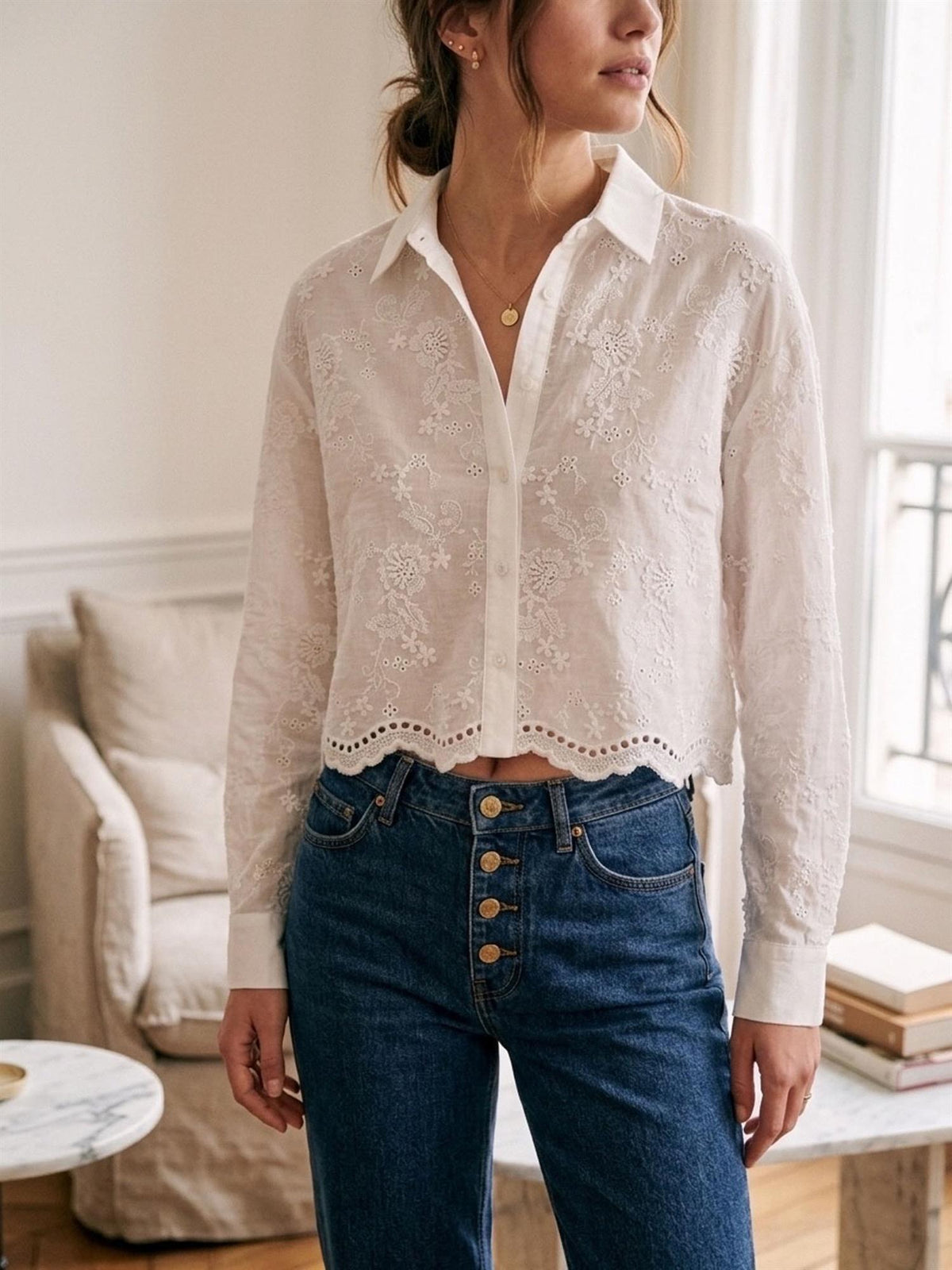 Bluse med blomsterbroderi - Hvit