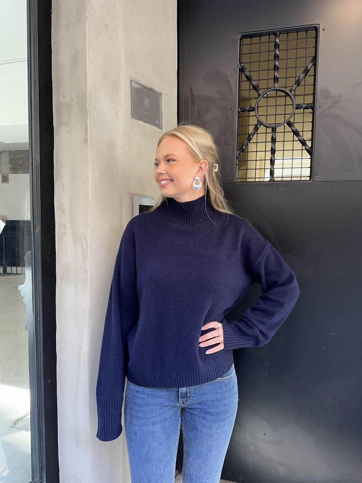 Ullgenser med mockneck - Marineblå