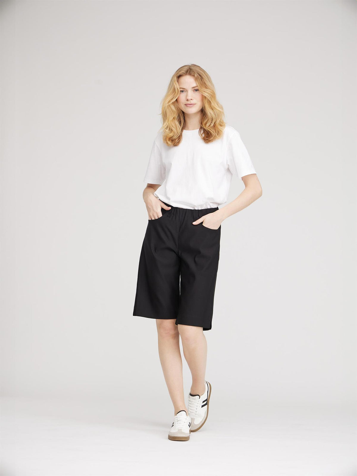 Donna Loose Shorts - Black