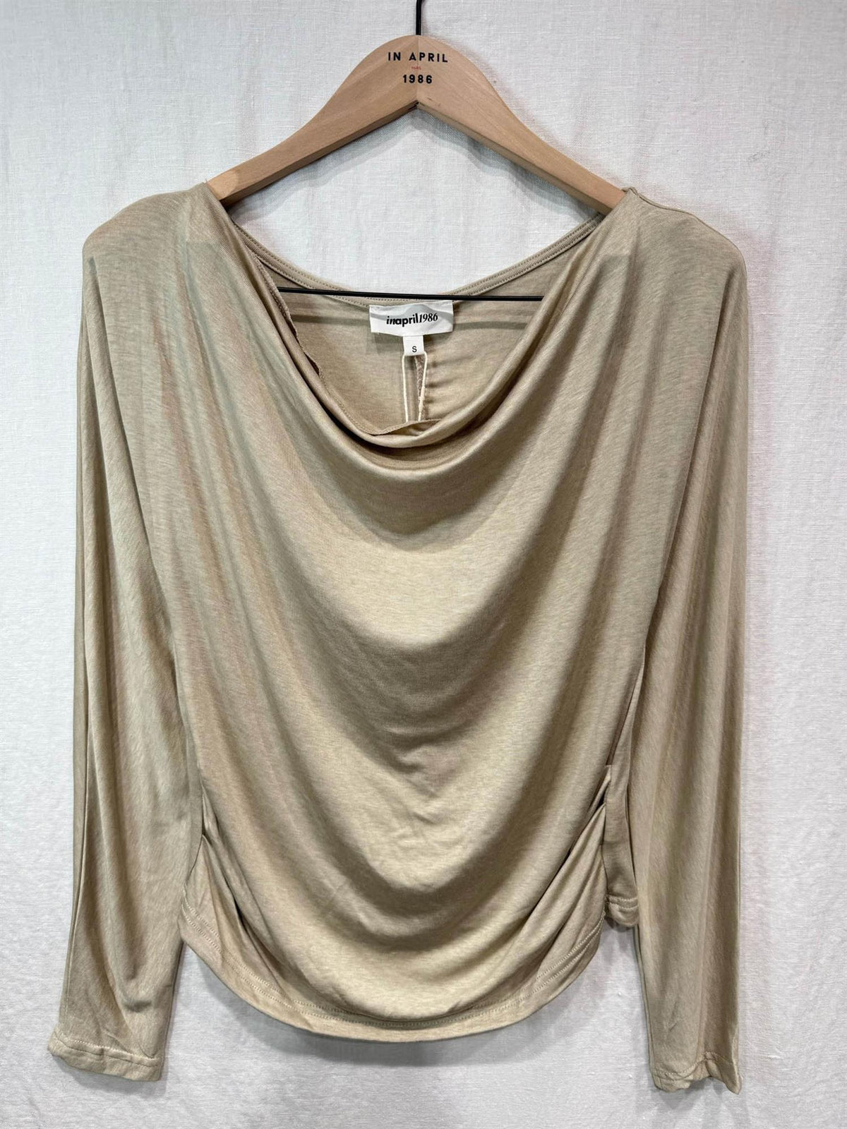 Topp med løs hals - Beige