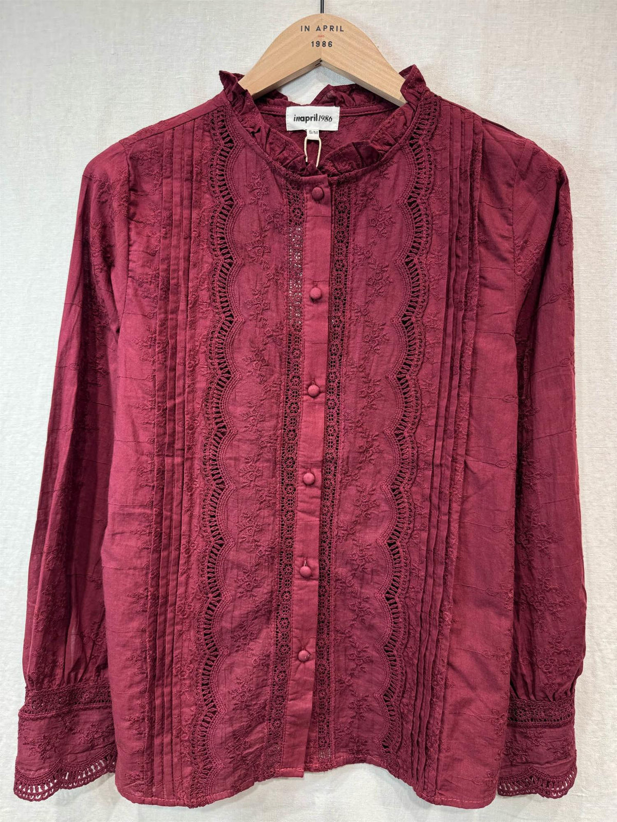Bomullsbluse med broderi - Burgunder