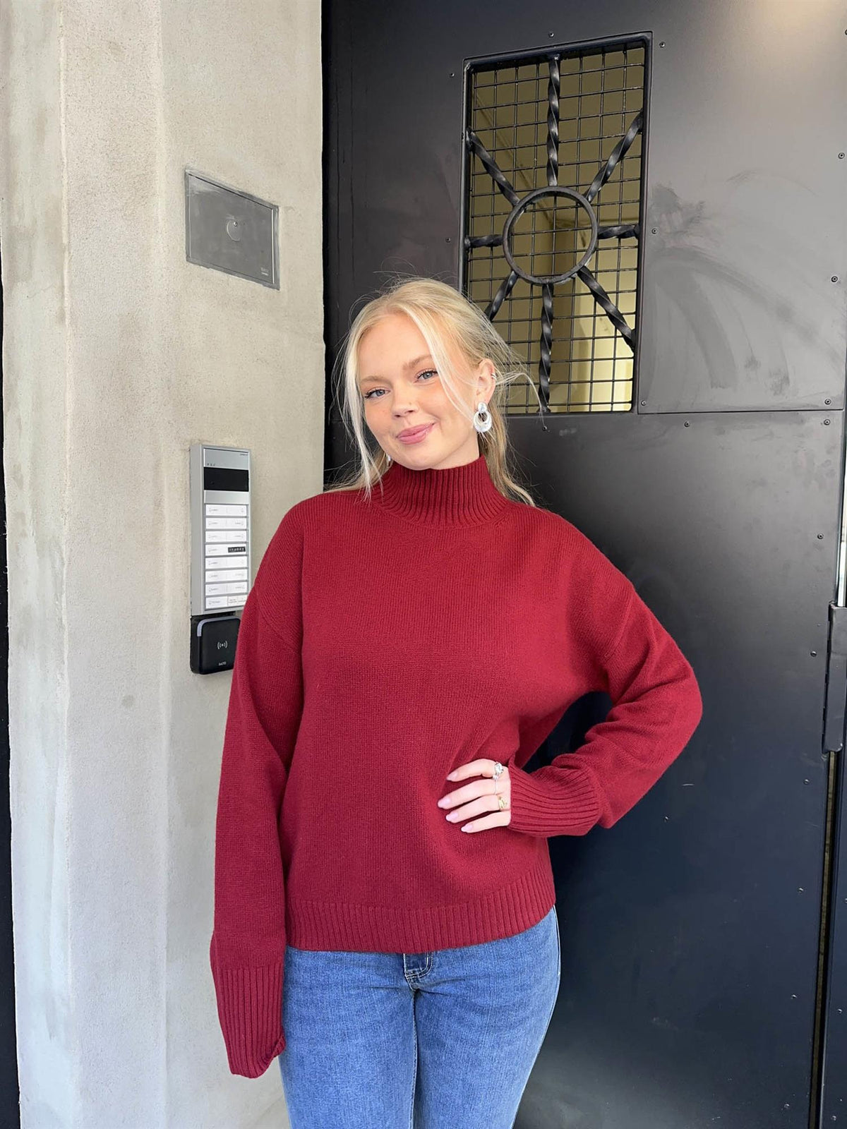 Ullgenser med mockneck - Burgunder