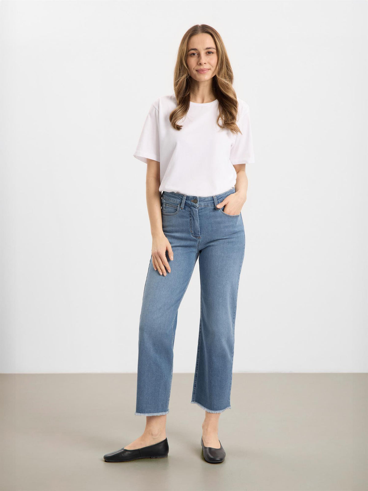 Amelia Raw Straight Cropped - Washed Blue Denim