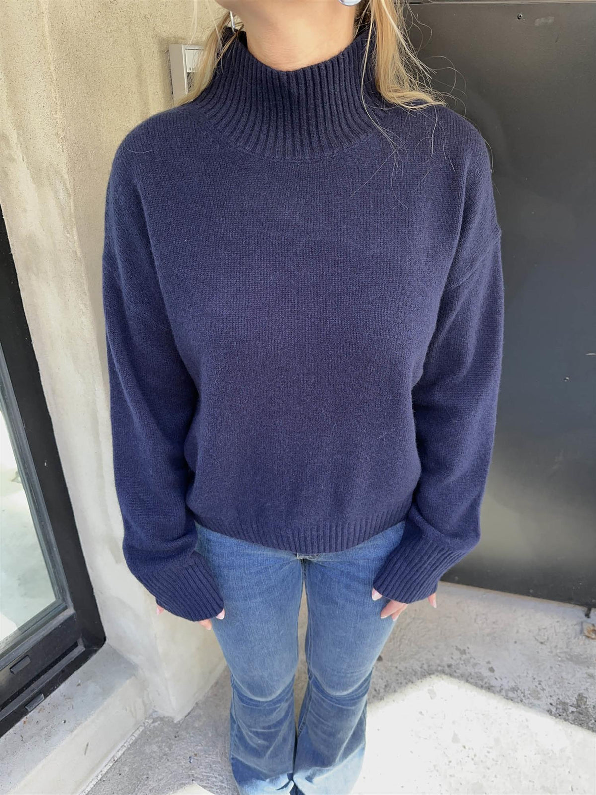 Ullgenser med mockneck - Marineblå